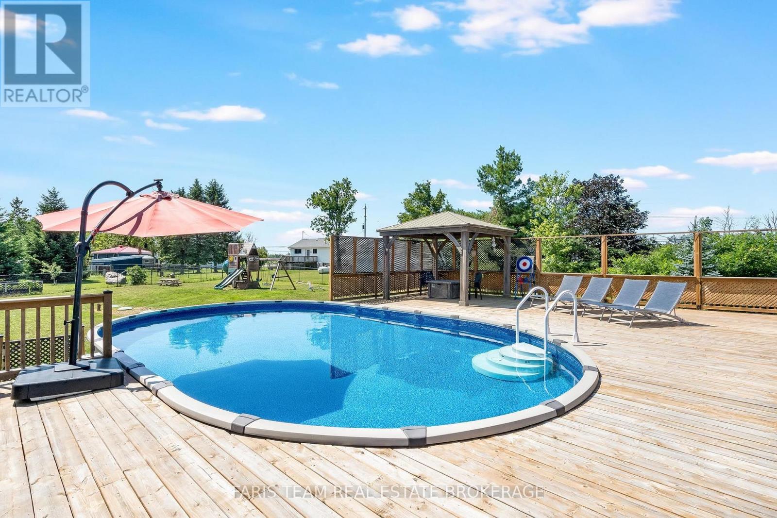 4 CHESLOCK CRESCENT - 39