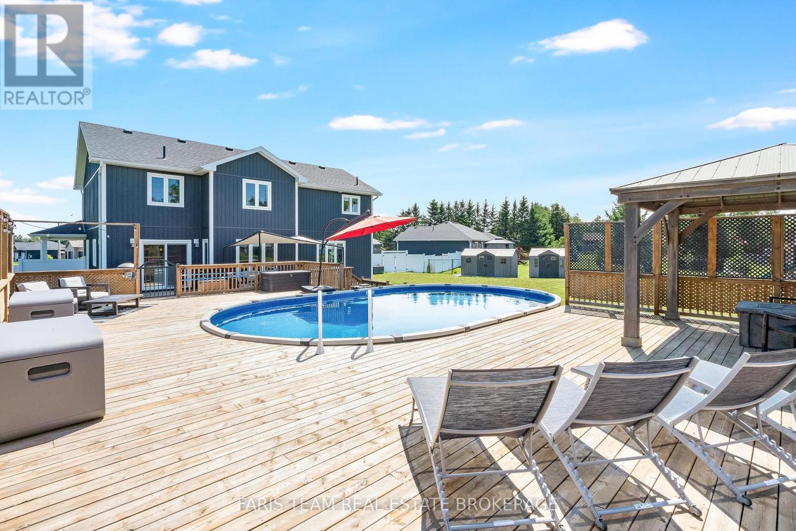4 CHESLOCK CRESCENT - 40
