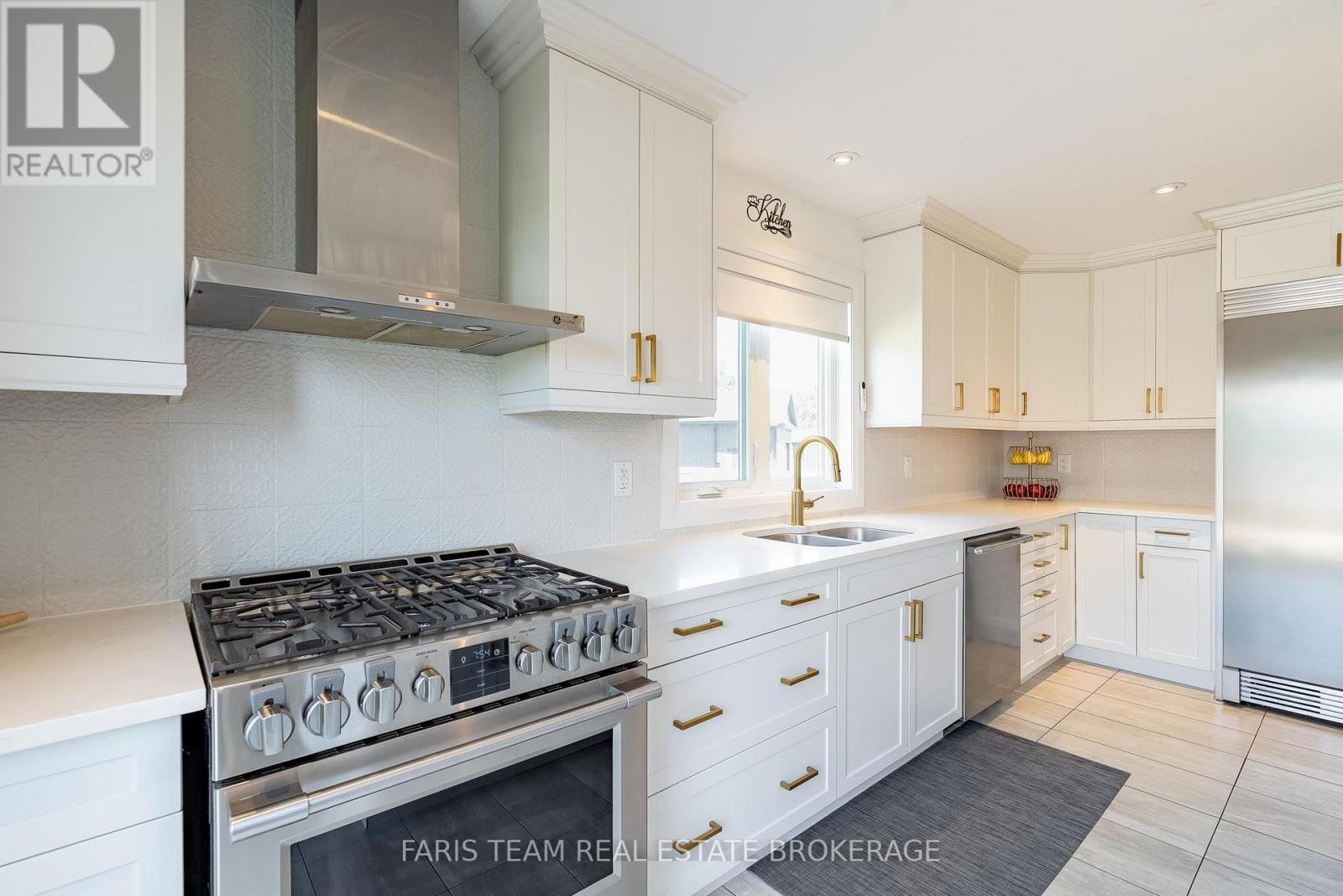 4 CHESLOCK CRESCENT - 9