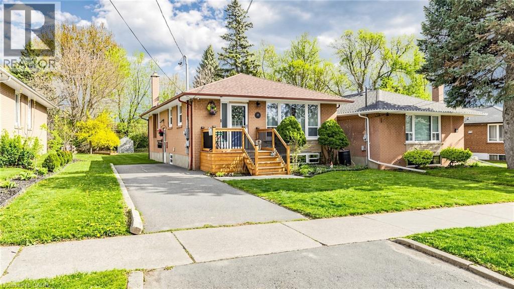33 NEAPOLITAN Drive