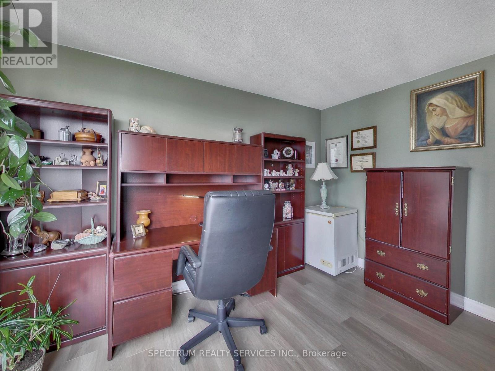 #1603E 325 WEBB DRIVE - 40