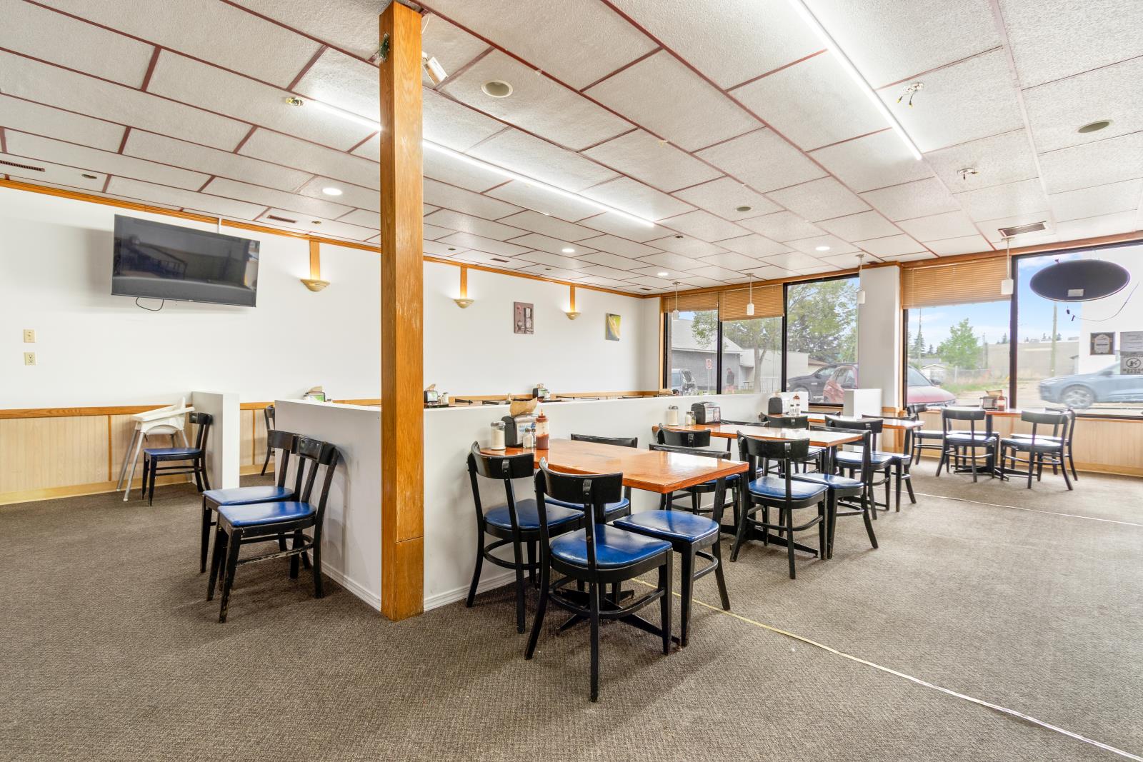5012 50 Street - Photo 9