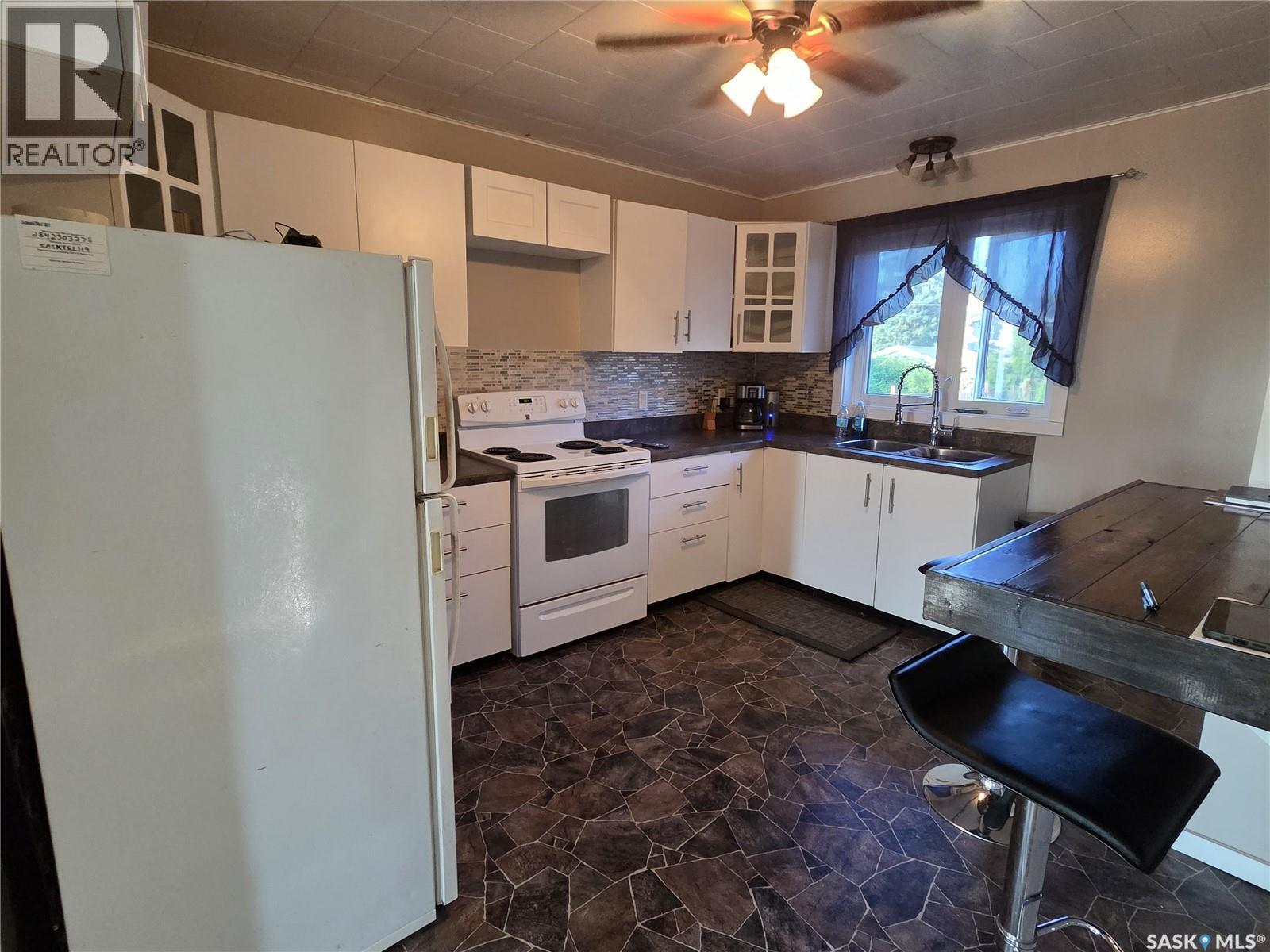220 4TH STREET NW, Wadena — photo 2
