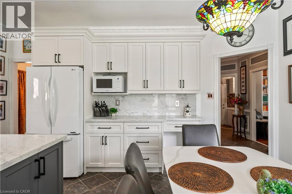 11 DOWNEY Drive - Image 18