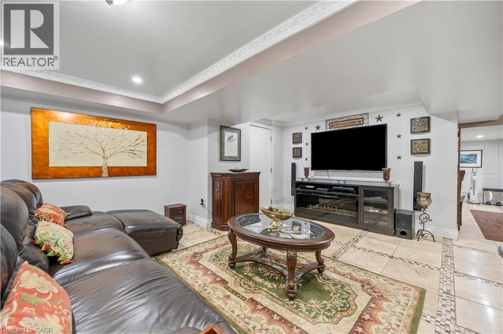 11 DOWNEY Drive - 44