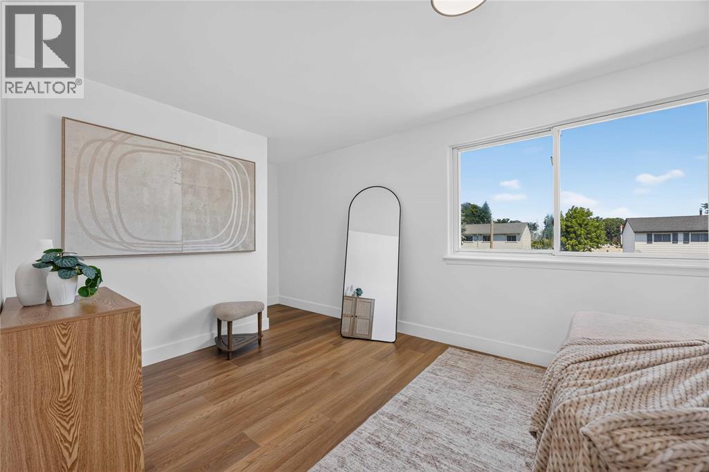 307 SOMERSET CRESCENT - 15