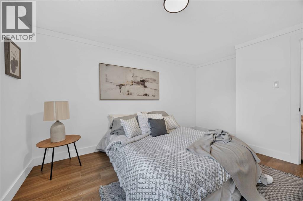 307 SOMERSET CRESCENT - 21