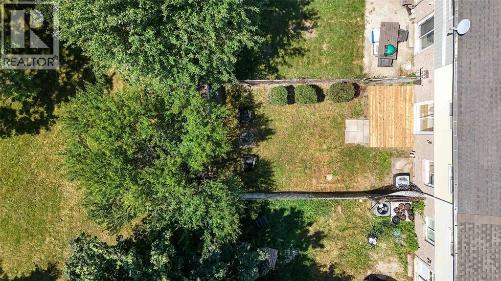 307 SOMERSET CRESCENT - 31