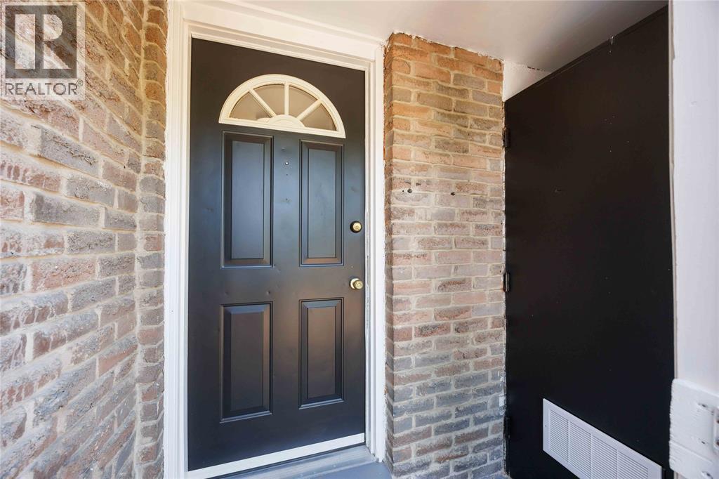 307 SOMERSET CRESCENT - 4