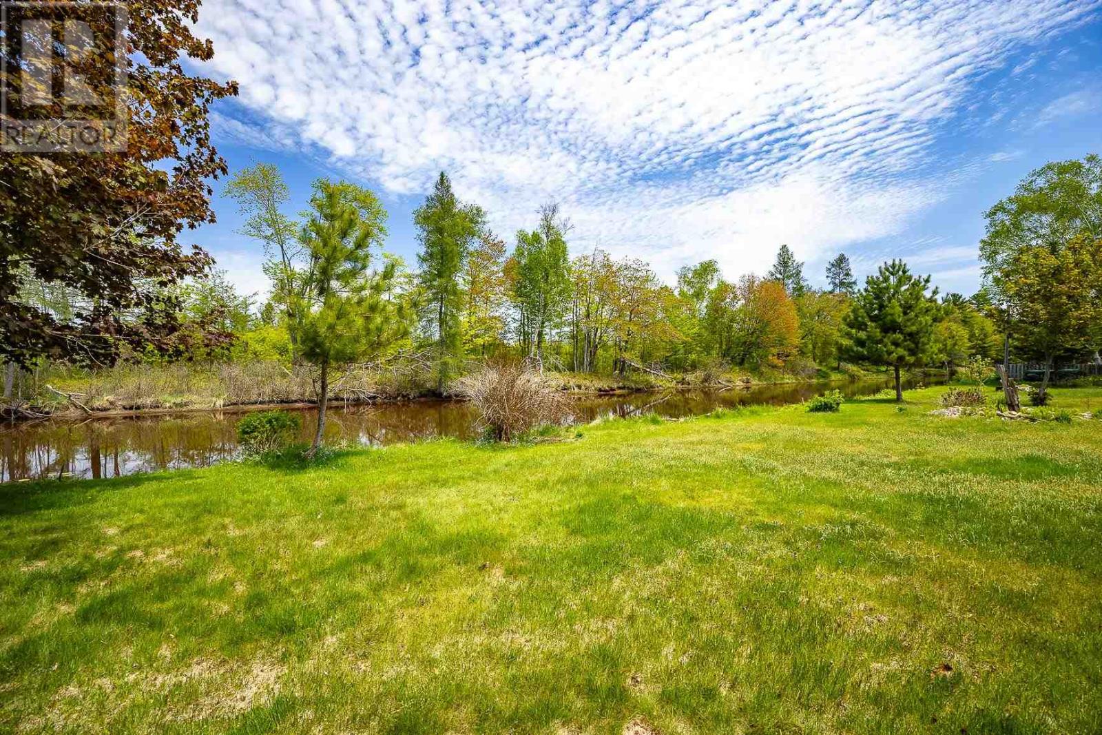 144 Pointe Louise DR - 9