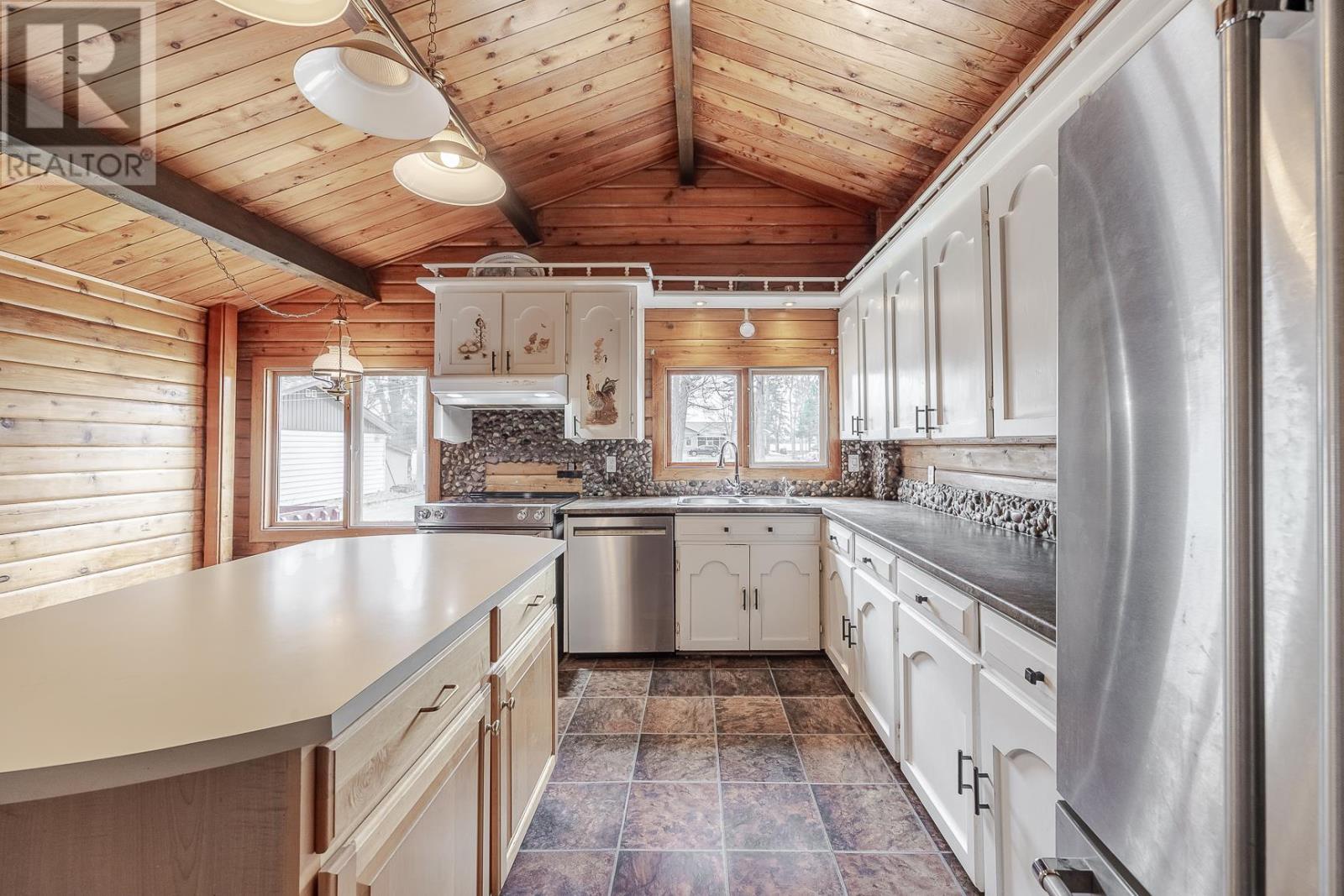 144 Pointe Louise DR - 18
