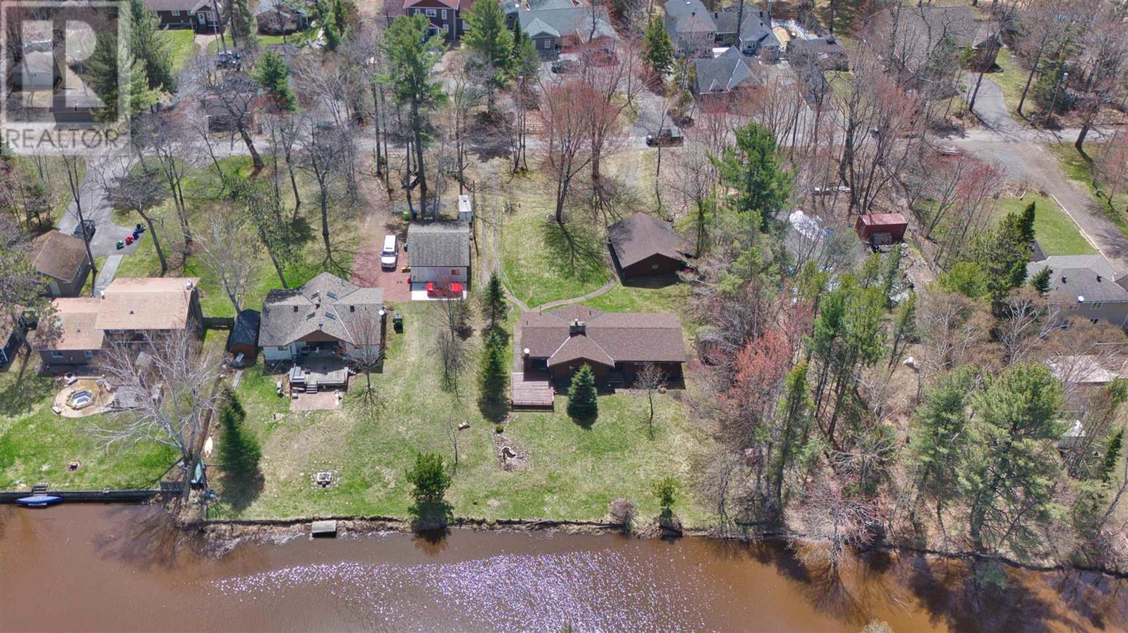 144 Pointe Louise DR - Image 42
