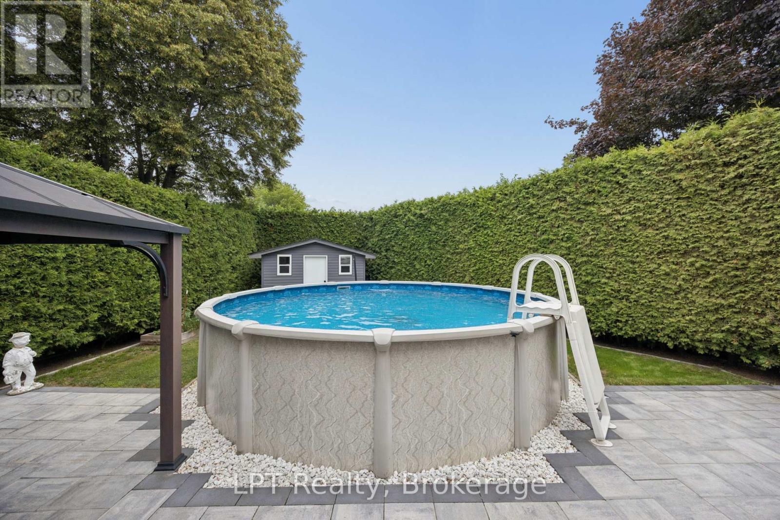 178 SANDRINGHAM DRIVE - 37