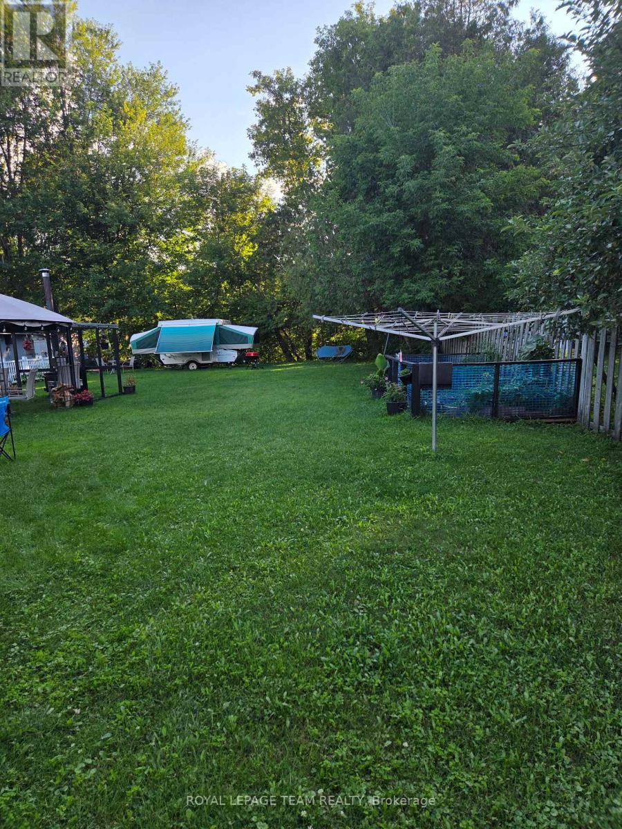 3 Bed, 1 Bath House for Rent in Ottawa – 2540 MER BLEUE ROAD, Ottawa – MLS# X13539894 - Image 10