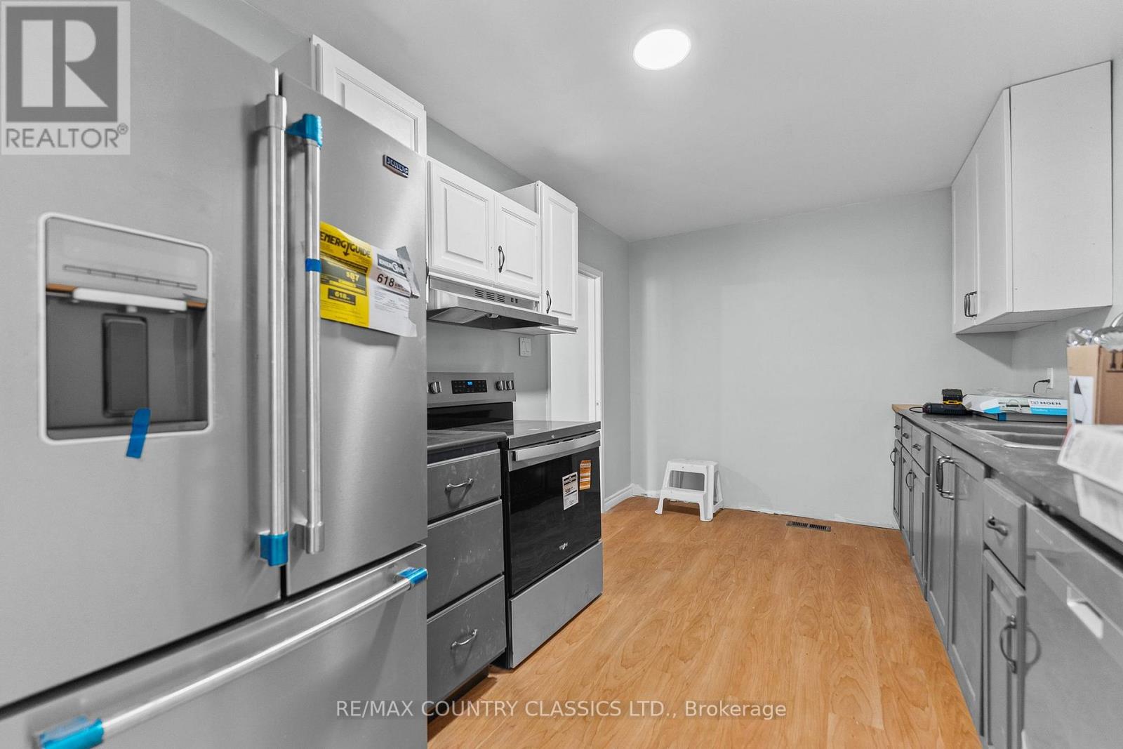 1043 ESTATES ROAD - Image 12