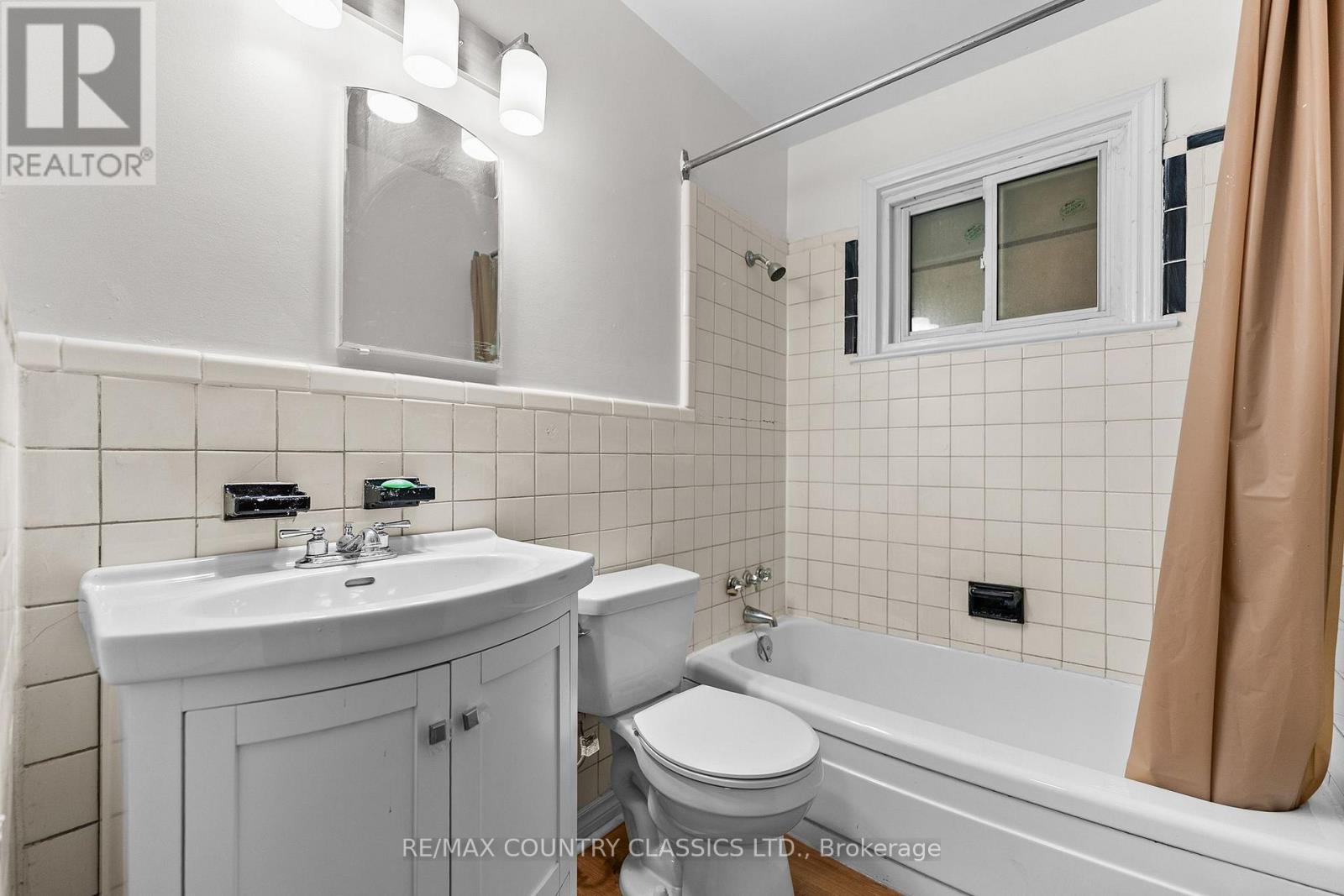 1043 ESTATES ROAD - Image 13