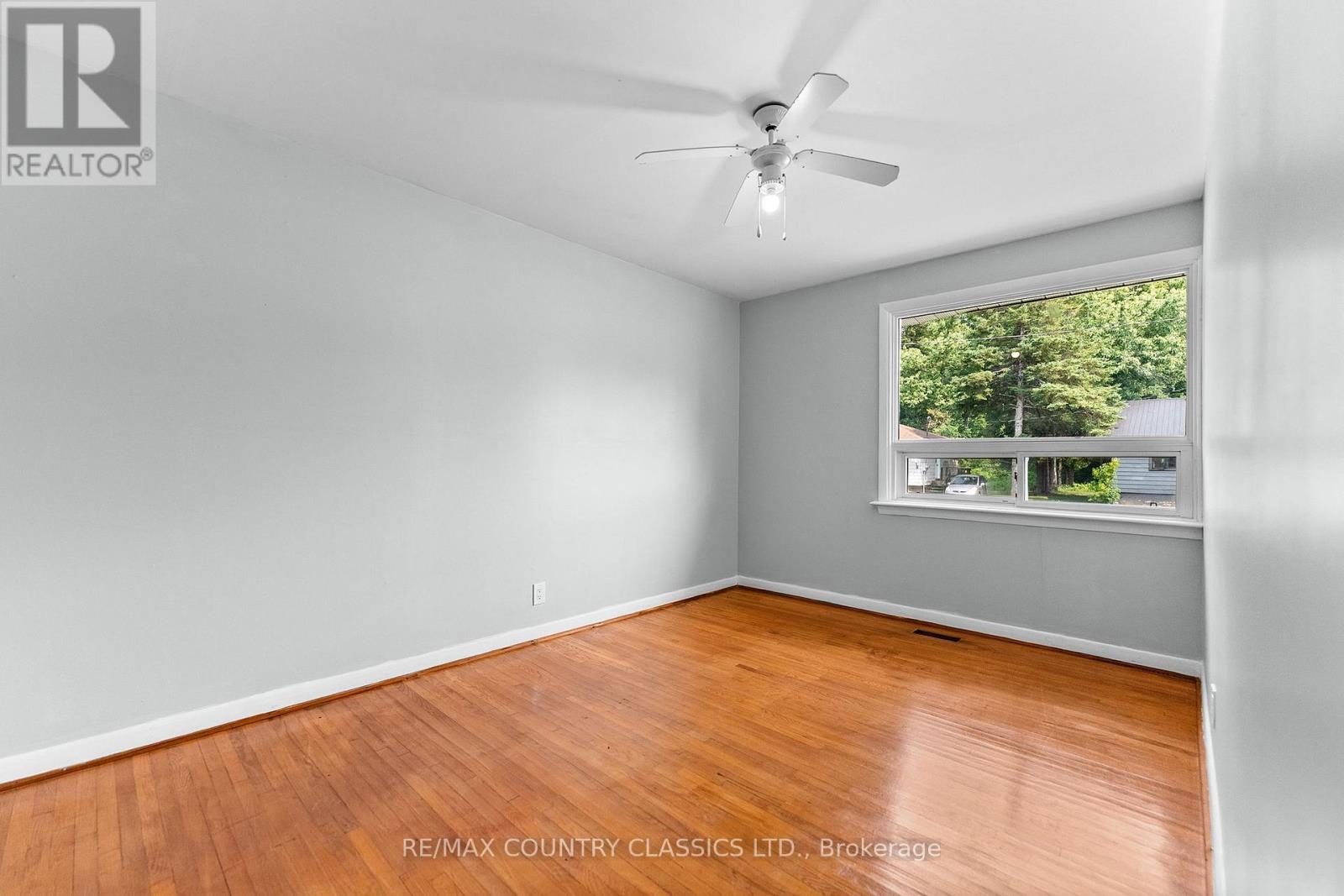 1043 ESTATES ROAD - Image 17