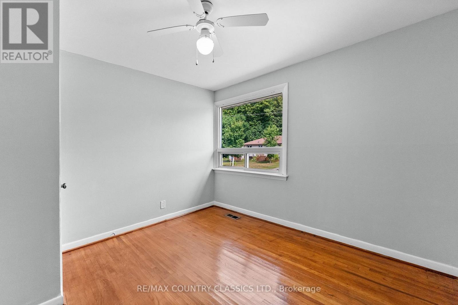 1043 ESTATES ROAD - Image 19