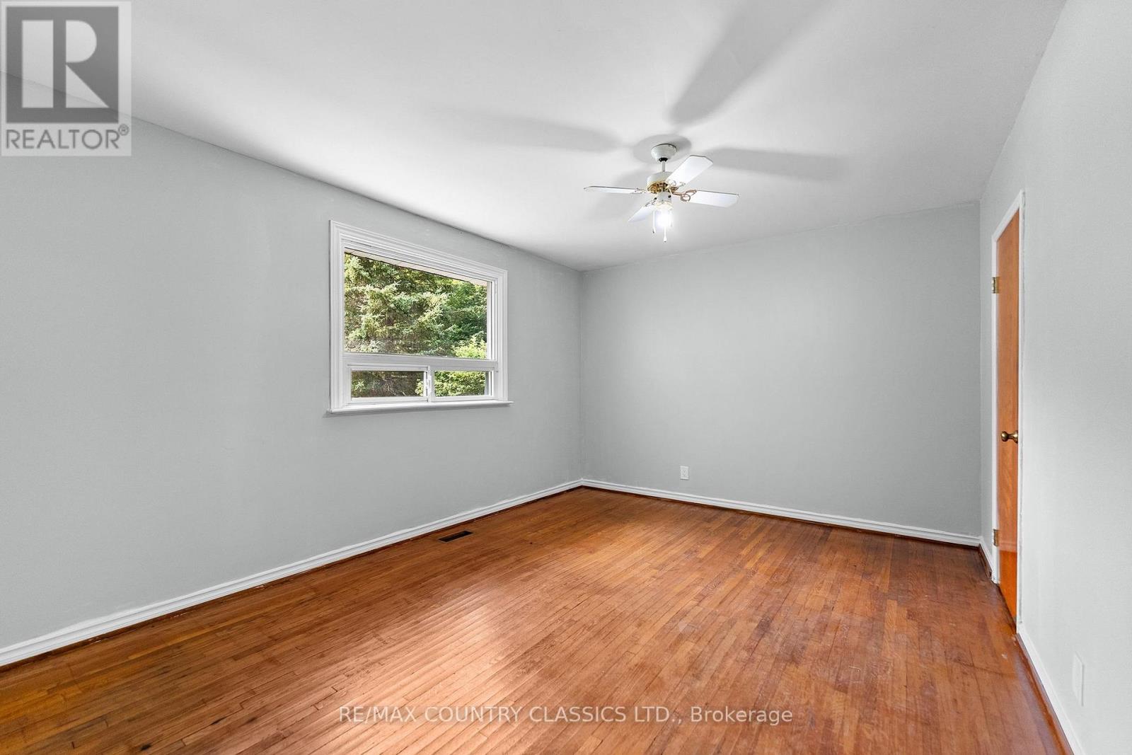 1043 ESTATES ROAD - Image 20