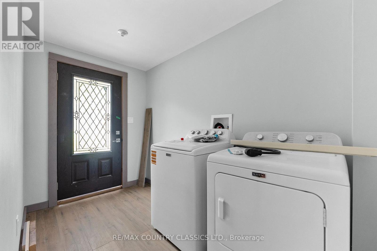 1043 ESTATES ROAD - 21
