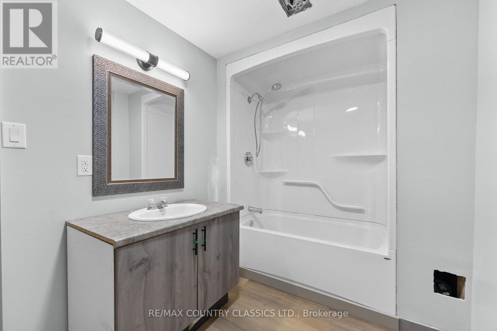 1043 ESTATES ROAD - Image 22