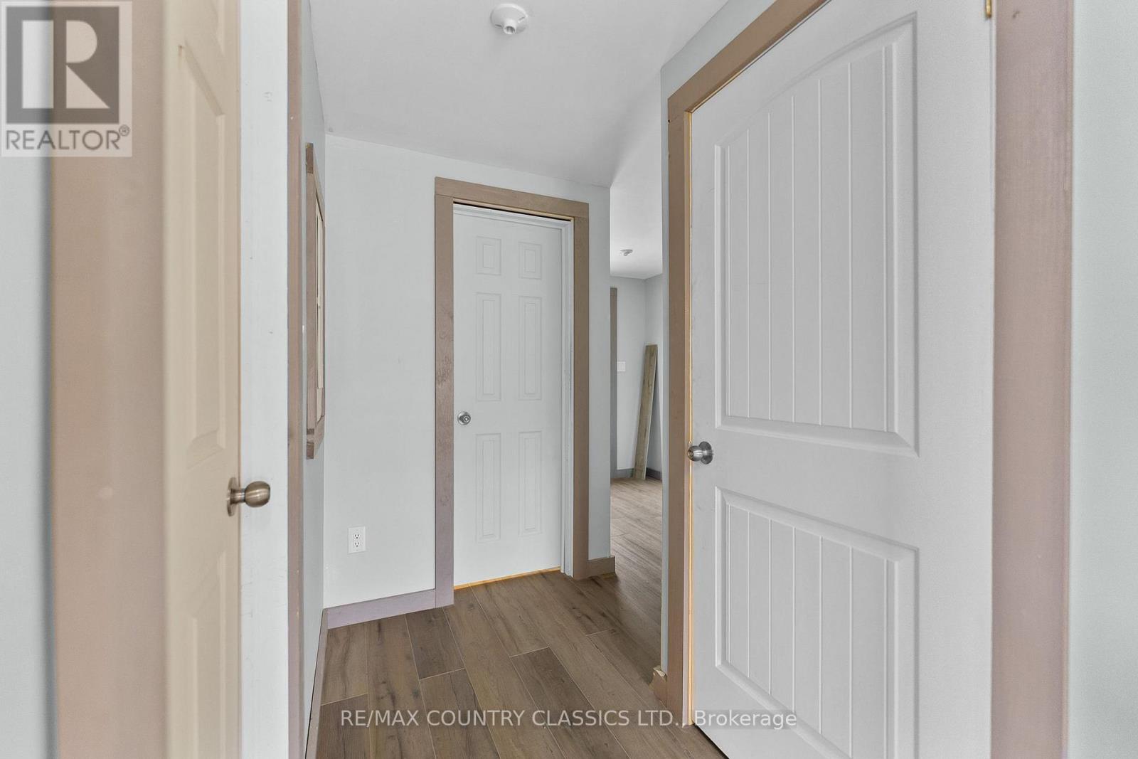 1043 ESTATES ROAD - 23