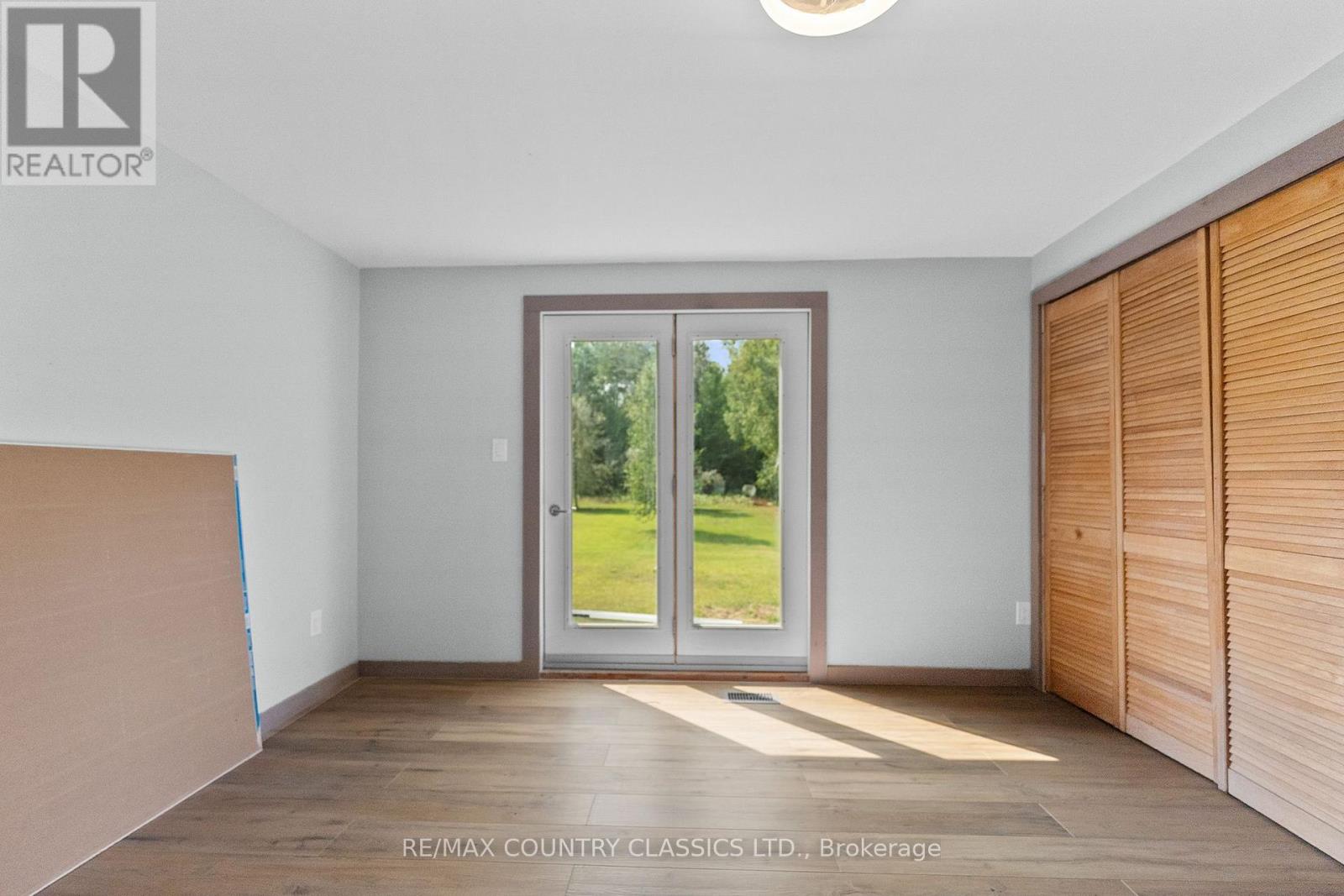 1043 ESTATES ROAD - 24
