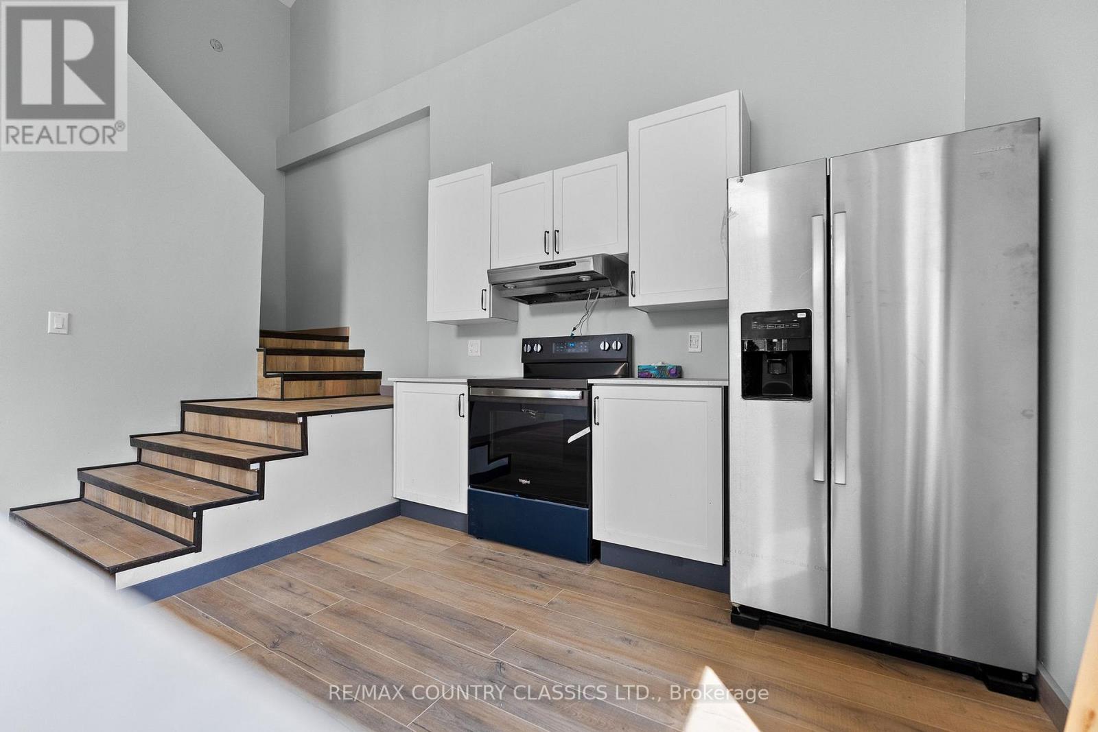 1043 ESTATES ROAD - Image 28