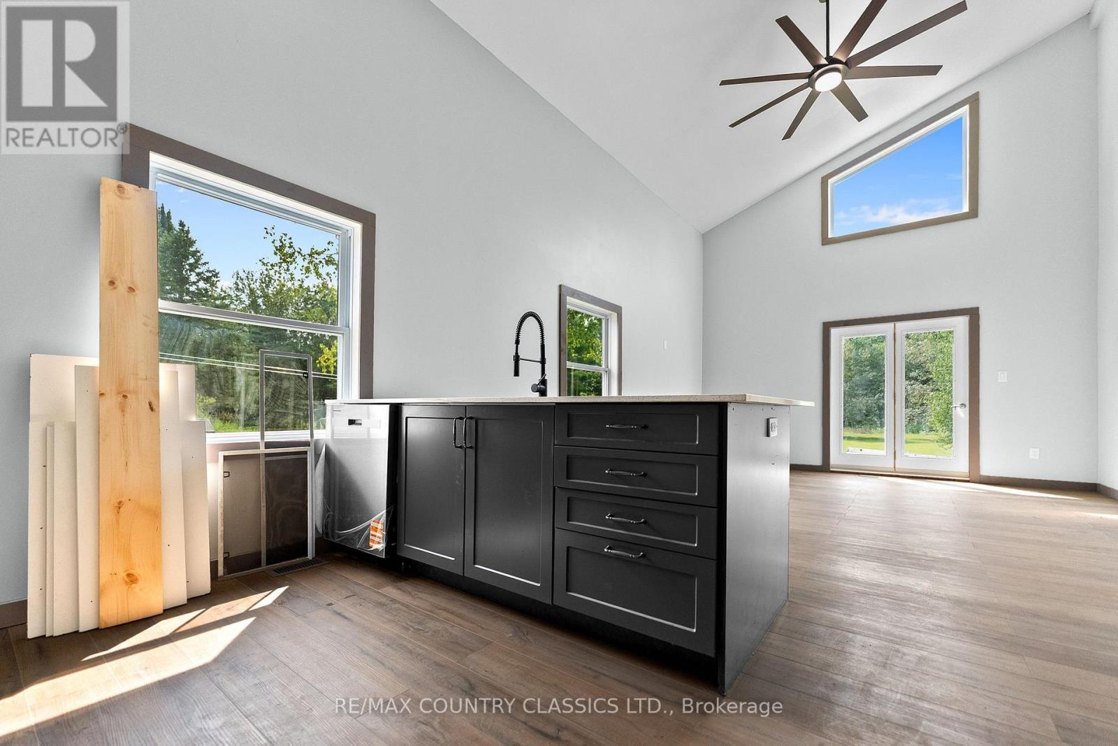1043 ESTATES ROAD - Image 30