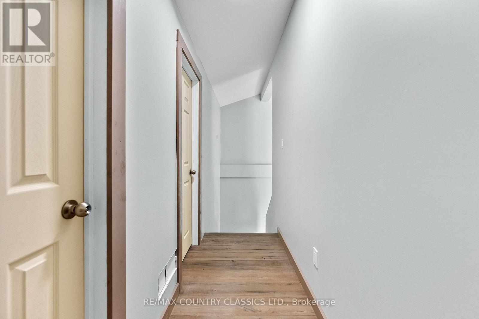 1043 ESTATES ROAD - Image 35
