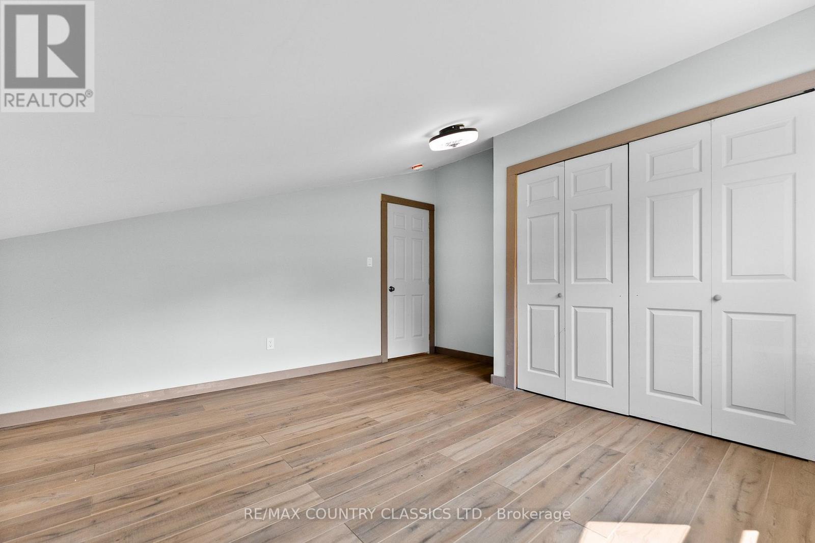 1043 ESTATES ROAD - Image 36