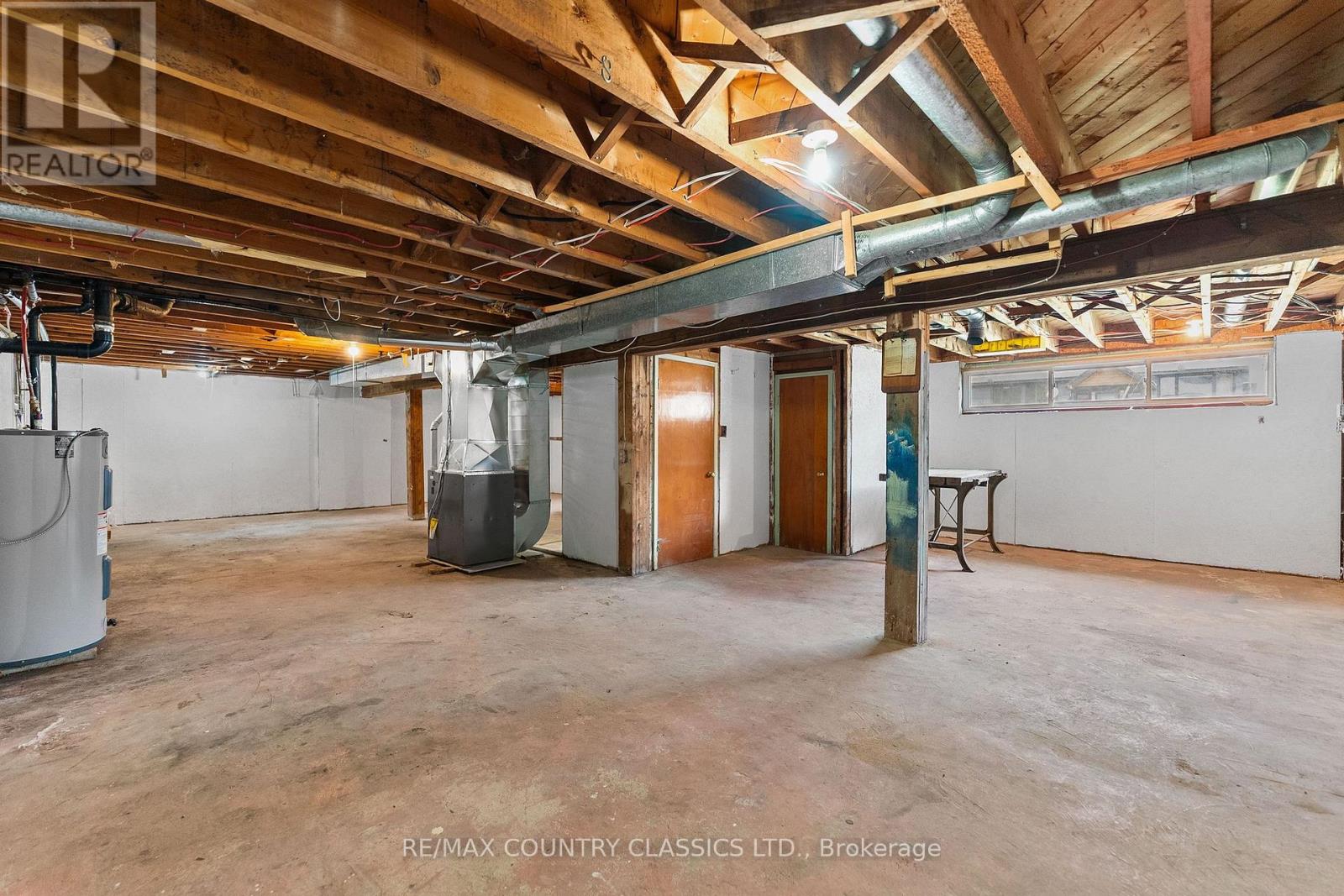 1043 ESTATES ROAD - Image 38