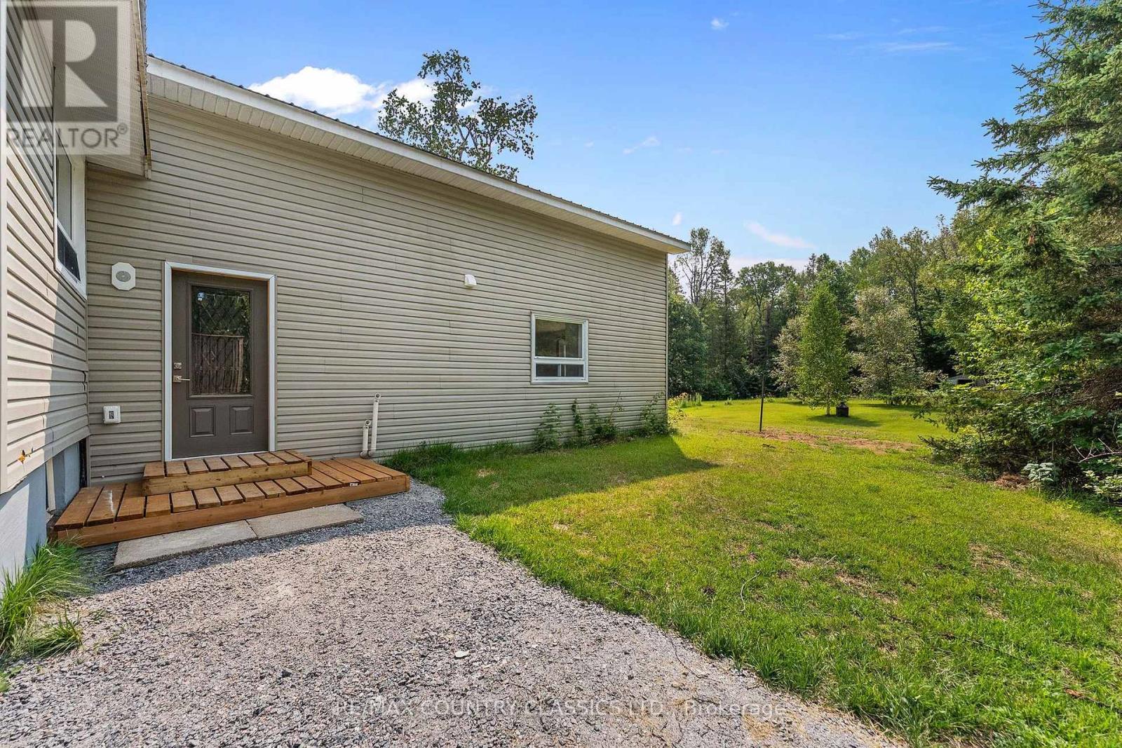 1043 ESTATES ROAD - Image 39