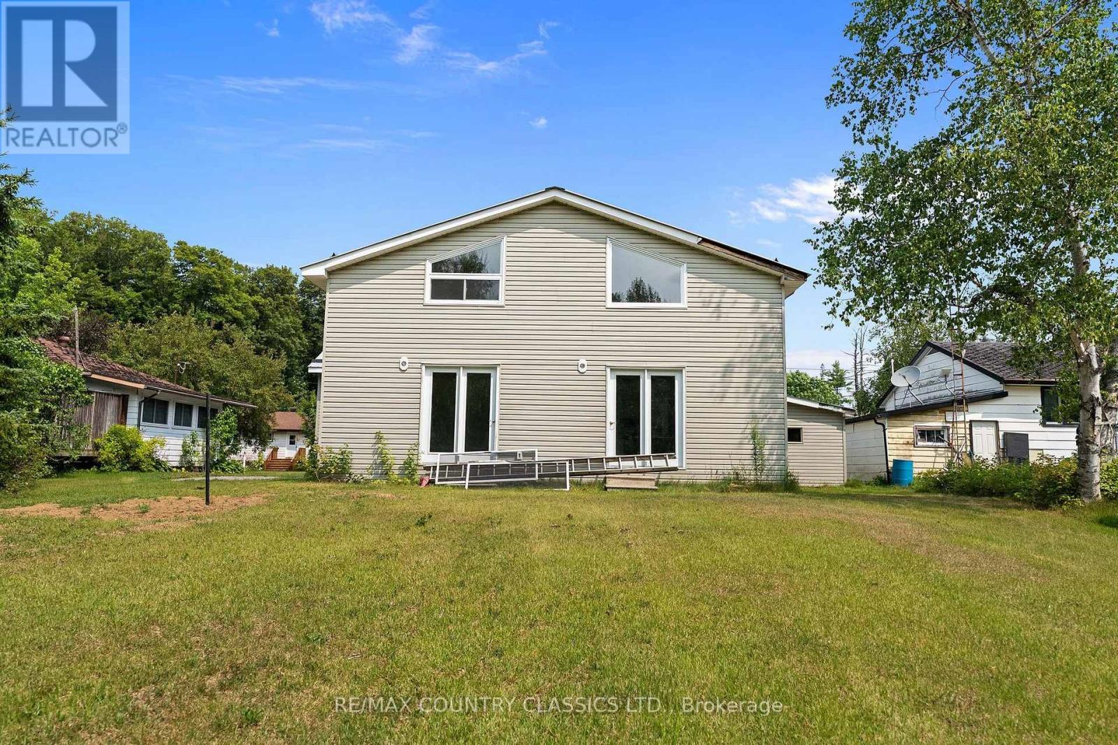 1043 ESTATES ROAD - Image 40