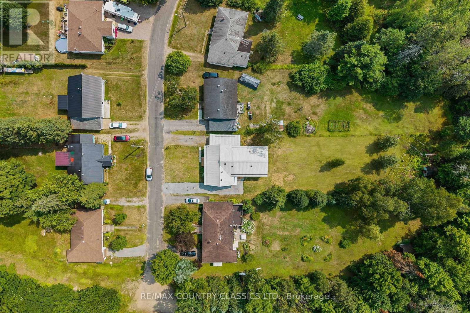 1043 ESTATES ROAD - 43