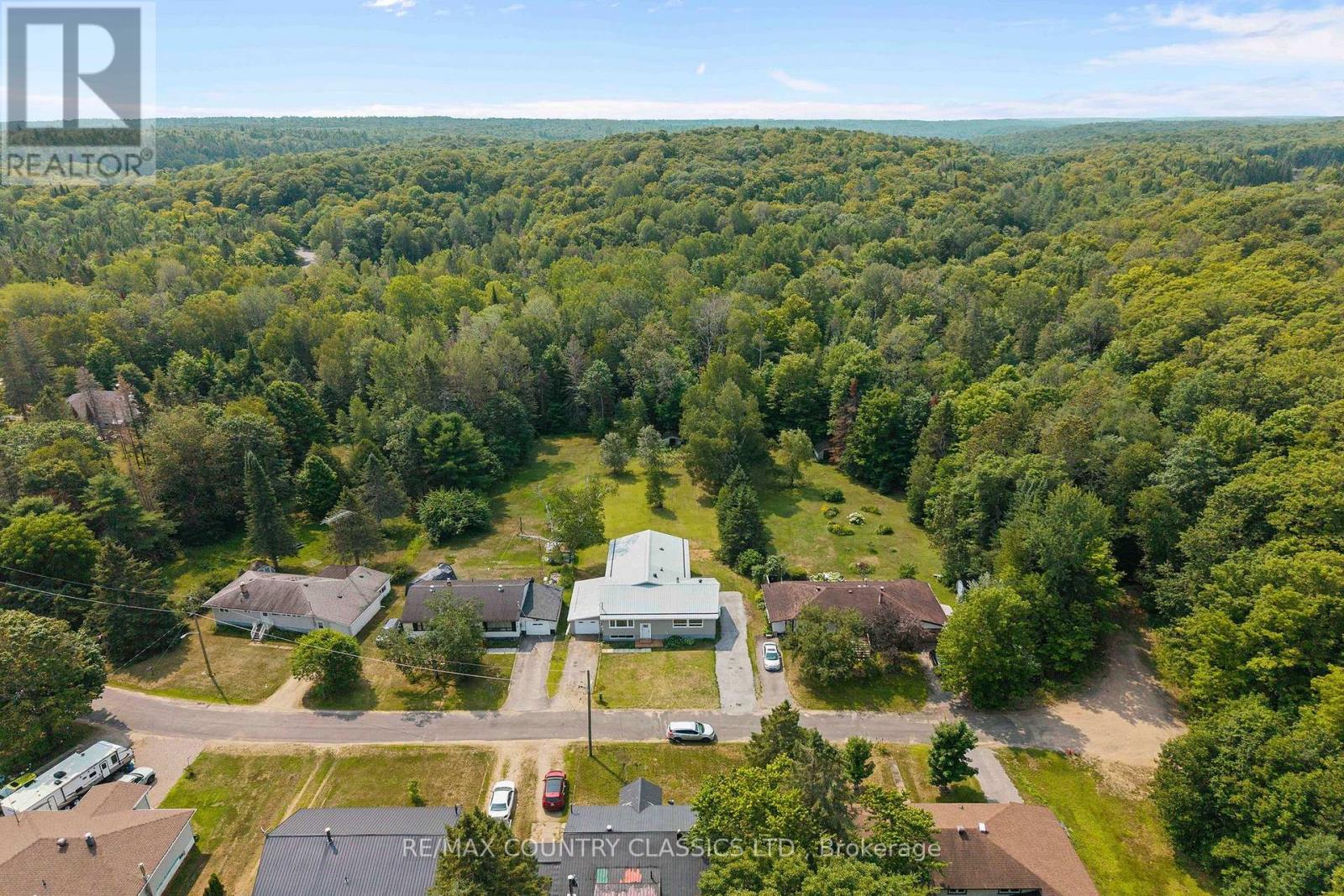 1043 ESTATES ROAD - Image 45