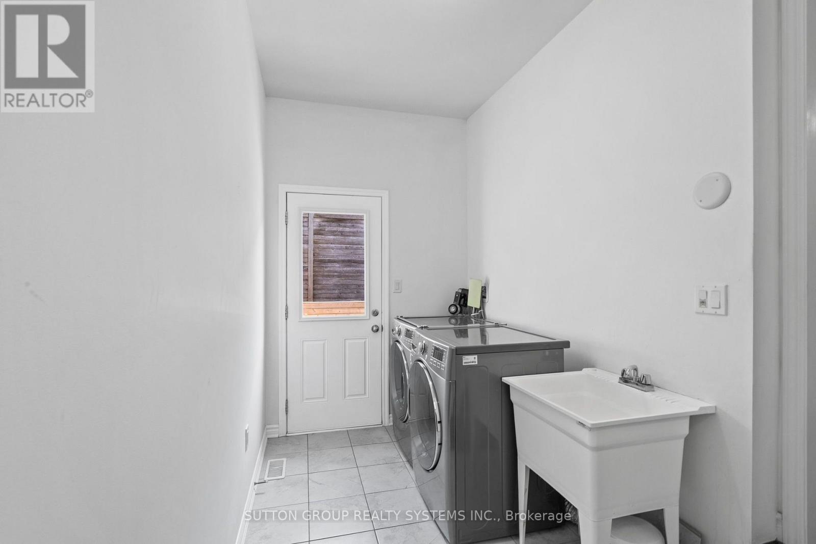 11 FUSILIER DRIVE - 8