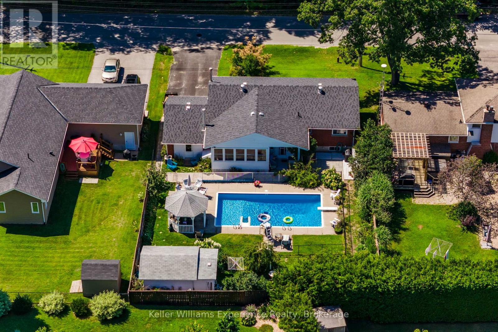 63 LORNE AVENUE - 21