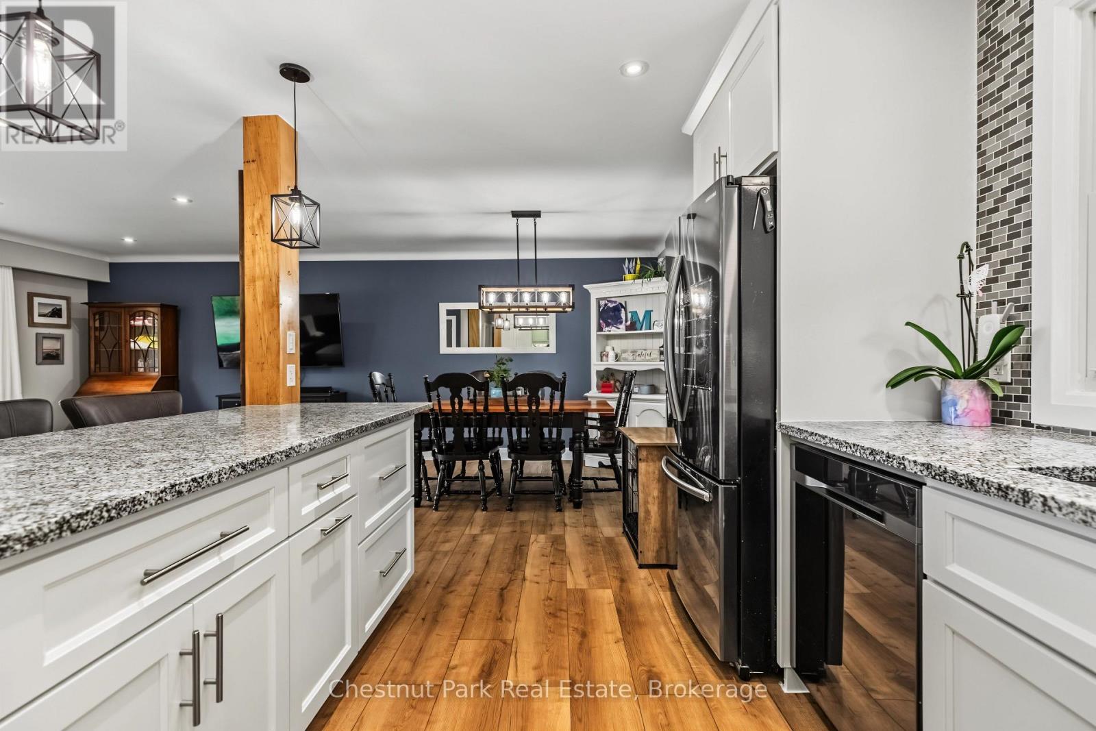 583 6TH STREET W - 14