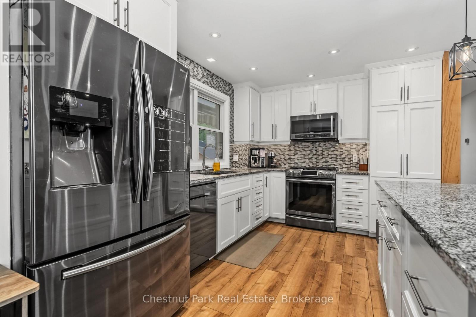 583 6TH STREET W - Image 16