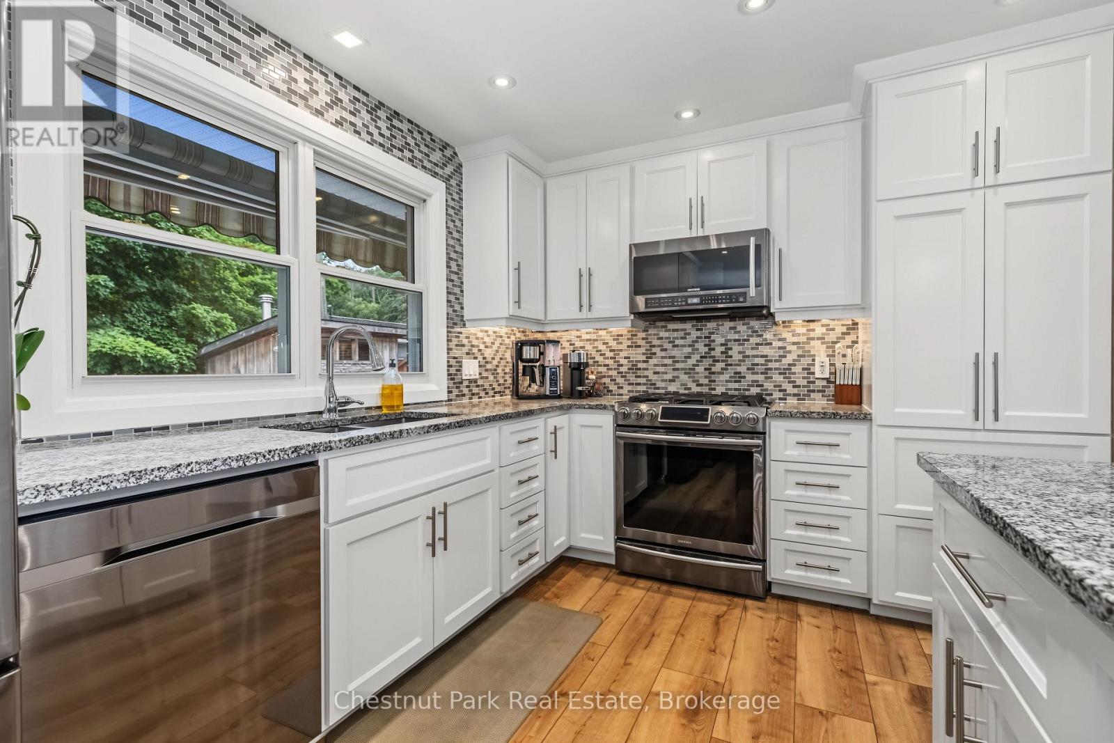 583 6TH STREET W - Image 17