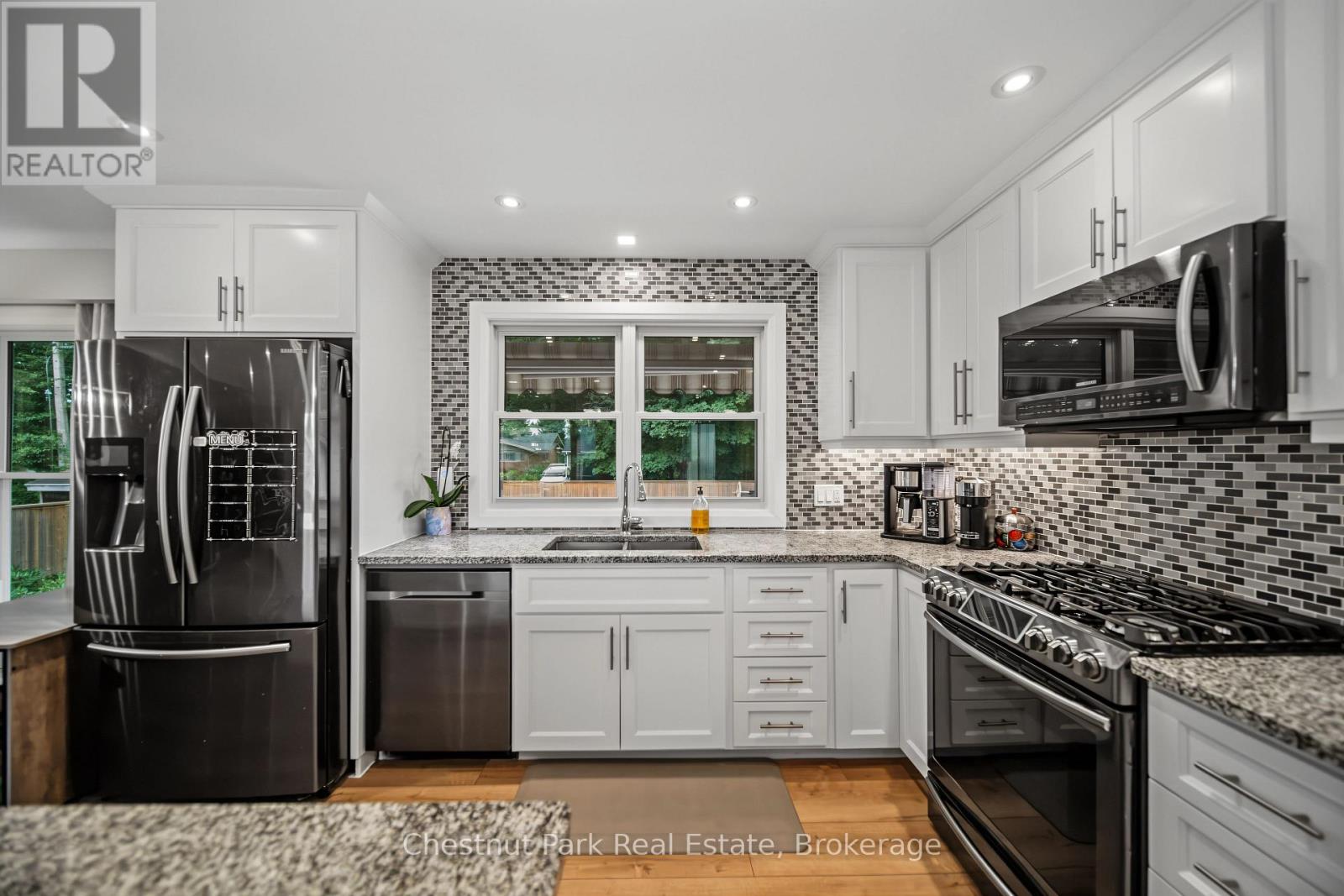 583 6TH STREET W - Image 18