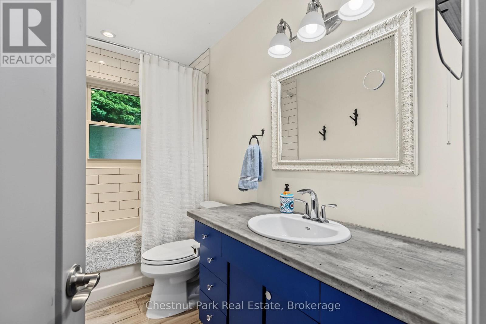 583 6TH STREET W - Image 24