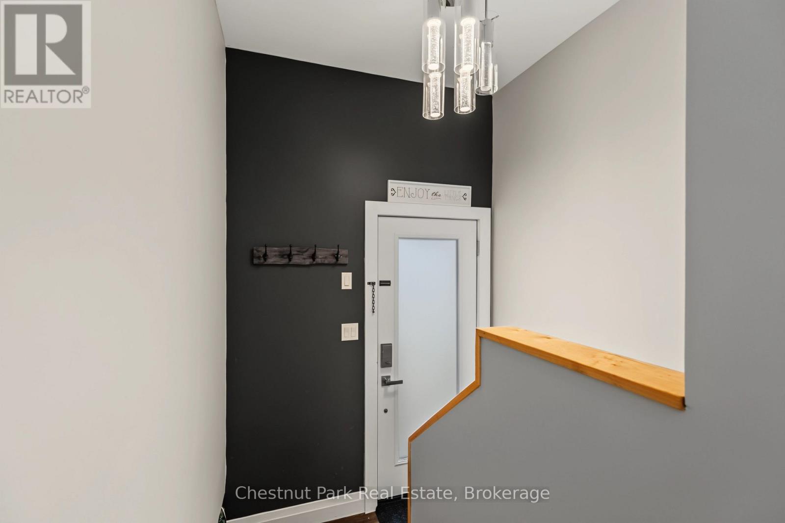 583 6TH STREET W - Image 26