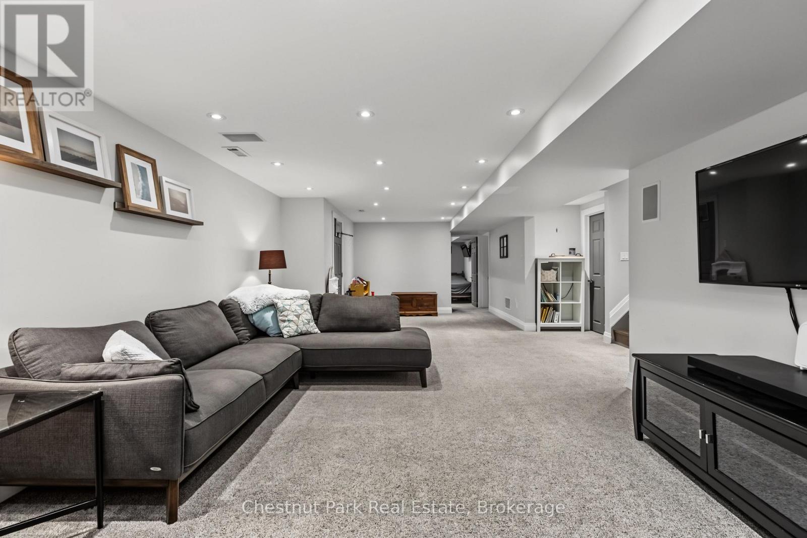 583 6TH STREET W - Image 30