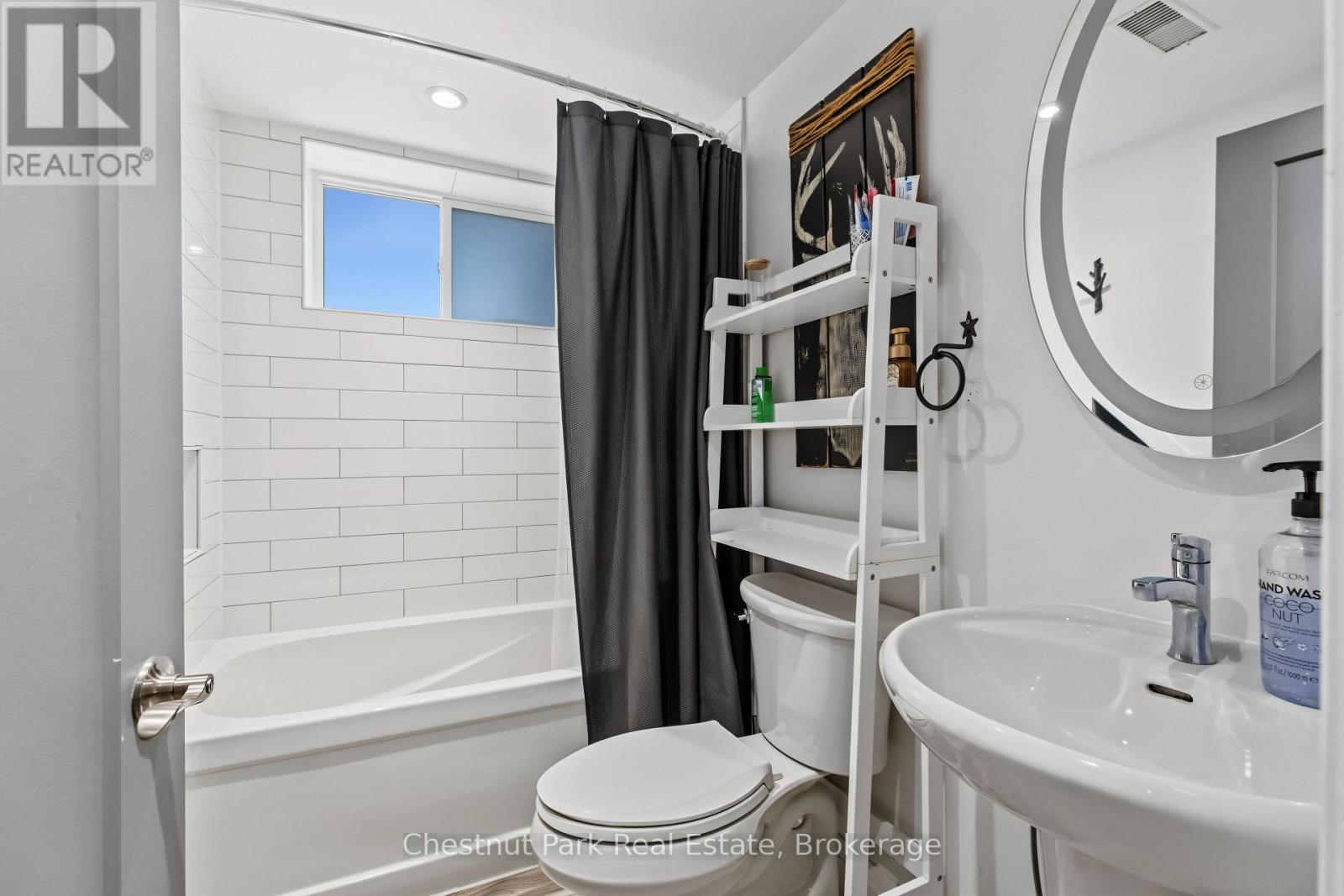 583 6TH STREET W - Image 33