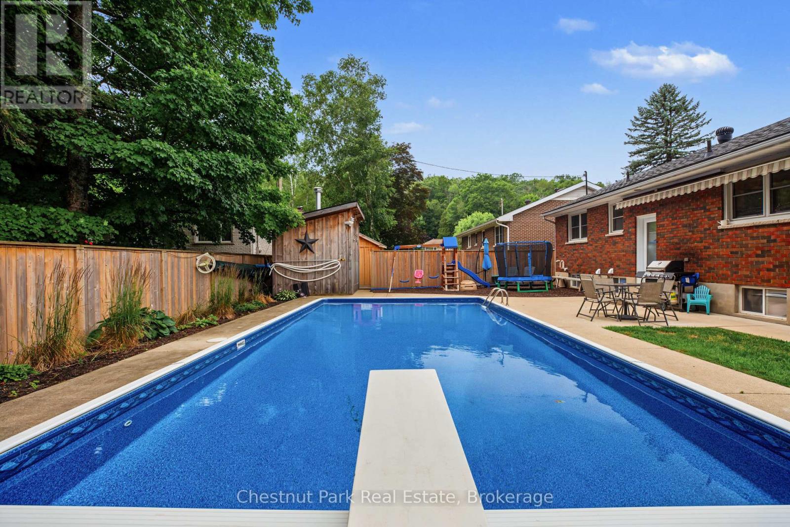 583 6TH STREET W - Image 37