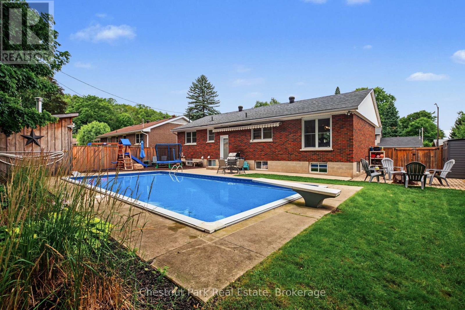 583 6TH STREET W - Image 38