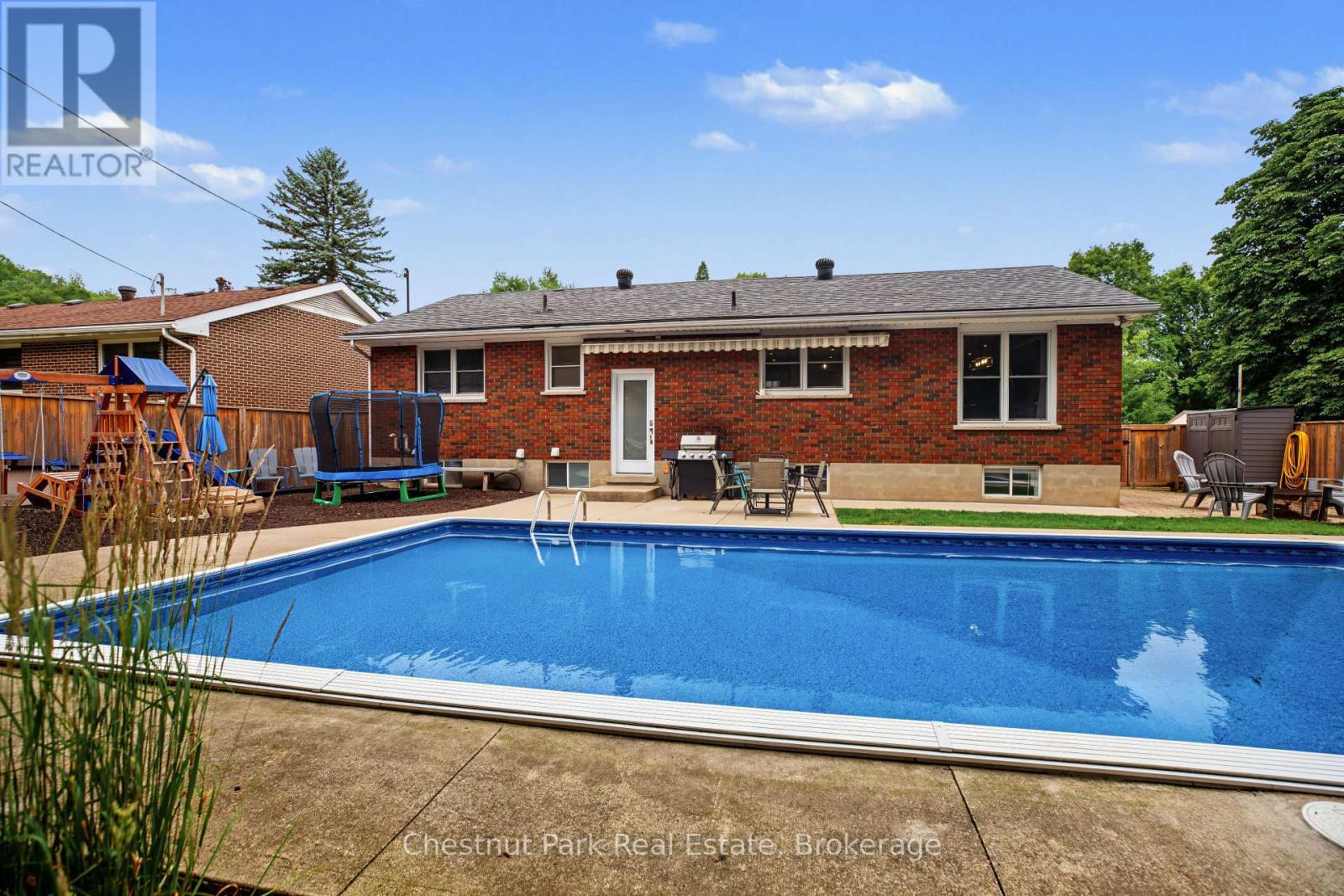 583 6TH STREET W - Image 40