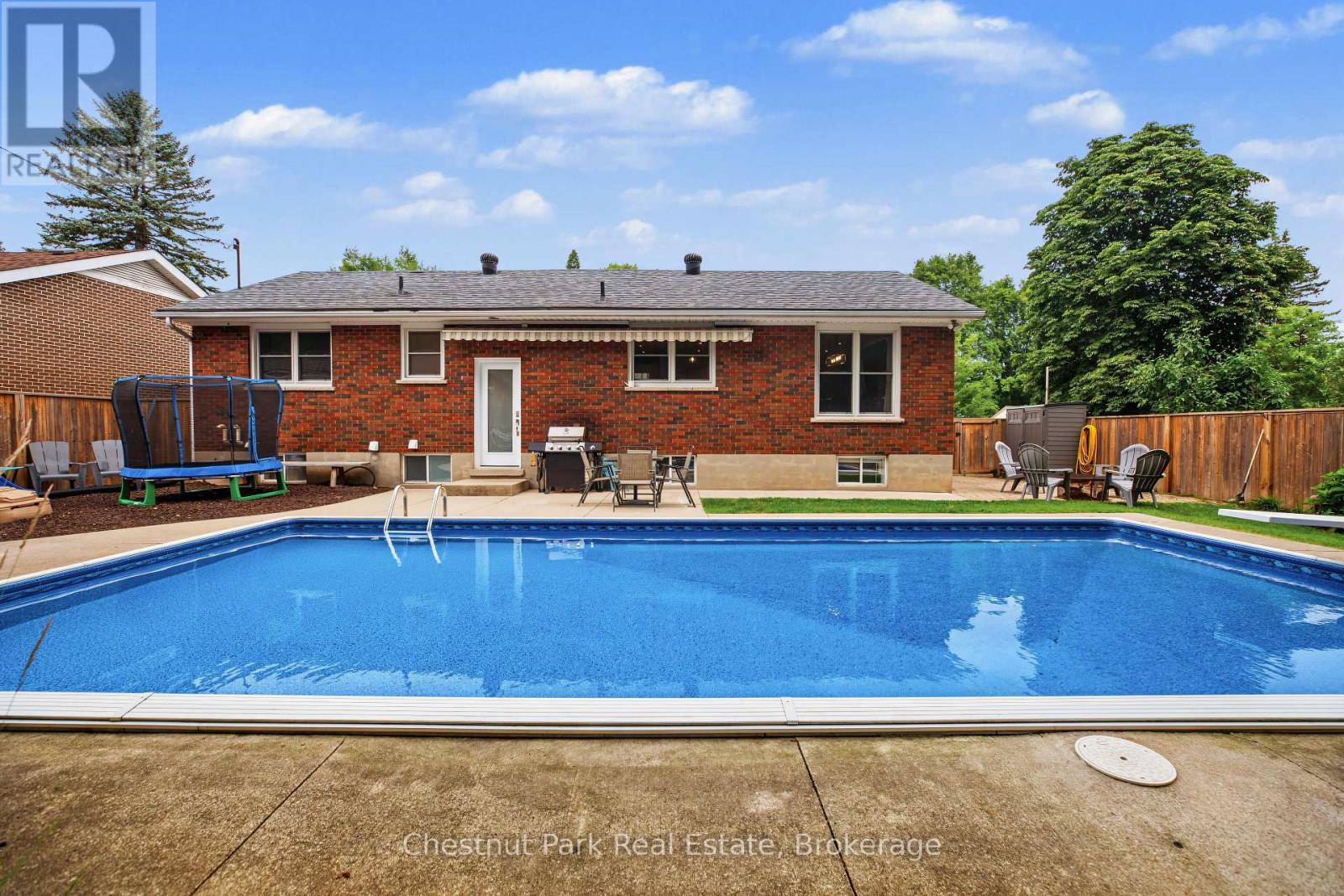 583 6TH STREET W - Image 41